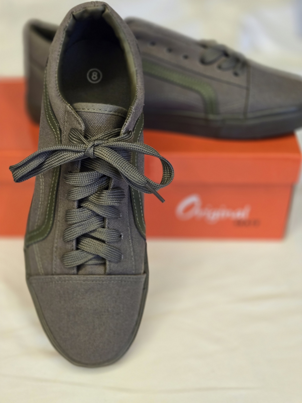 Sneaker/skateboard Men's Olive Green Canvas Lace-Up NIB 7.5